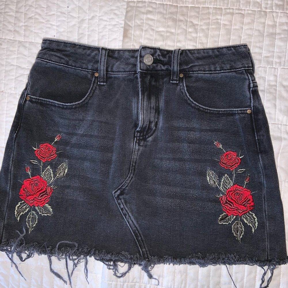 PACSUN LIMITED EDITION ROSE SKIRT SIZE 25